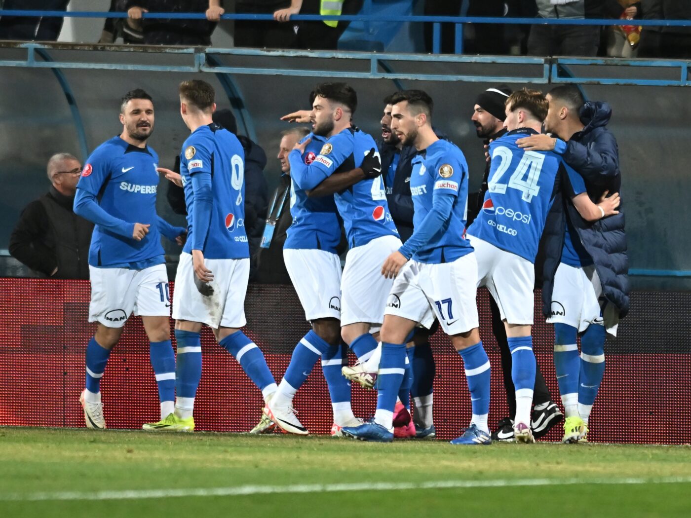 Gică Hagi, decizie șoc! Patru vedete, out de la Farul: printre excluși se numără Budescu și fotbalistul dorit de Gigi Becali!