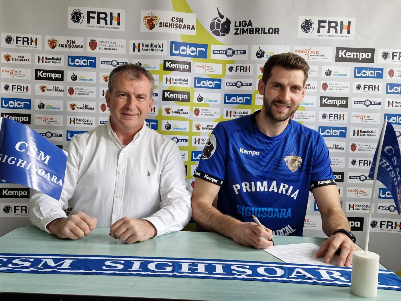 Handbalul românesc, o nouă decizie penibilă! Un jucător s-a transferat în Liga Zimbrilor de la o echipă la alta printr-o derogare de la regulament votată în Consiliul de Administrație: șefii Din și Dinu au votat împotrivă, dar degeaba. SPECIAL
