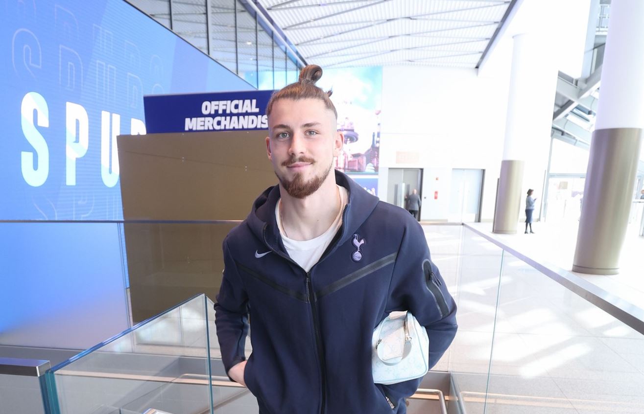 Încă o veste teribilă pentru Radu Drăgușin. Transferul de 70.000.000 de euro care face ca totul să devină aproape imposibil la Tottenham