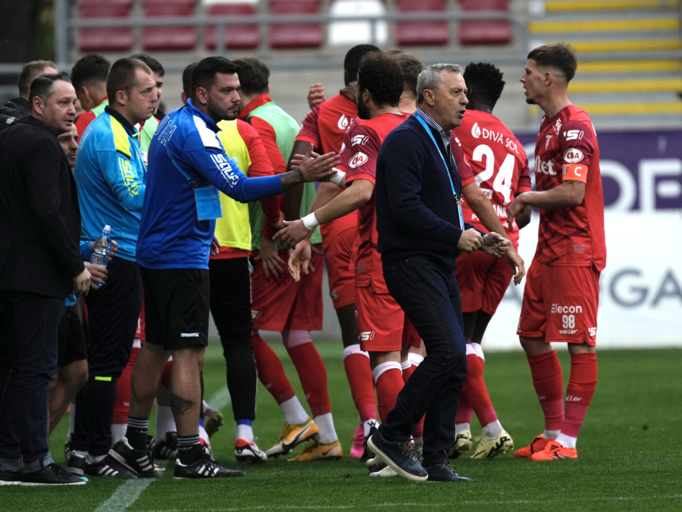 Mircea Rednic, recompensă pentru jucătorii săi după UTA – Botoșani 1-0. Ce au primit fotbaliștii arădeni din partea „Puriului”