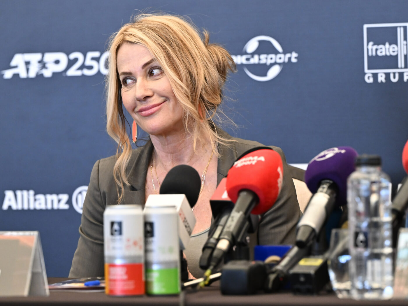 Nadia Comăneci are un avion de la TAROM. „Zeița de la Montreal”, lovitură de imagine cu numele ei inconfundabil