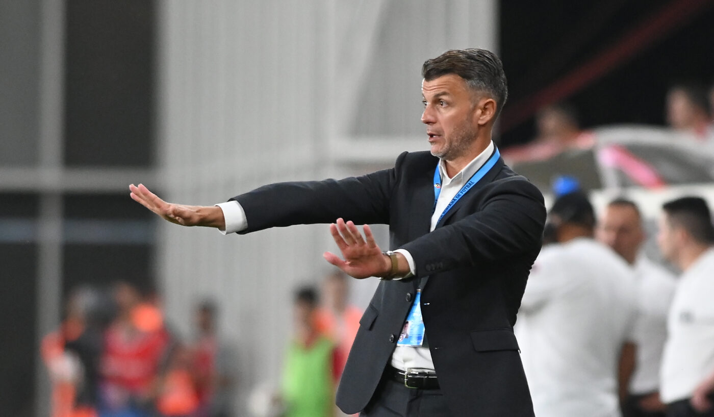 Ovidiu Burcă a răspuns provocării ProSport și a făcut, în direct, cel mai bun „11” al lui Dinamo din ultimii 25 de ani: Dănuț Lupu și Dorin Semeghin, „coechipieri” în flancul stâng! VIDEO