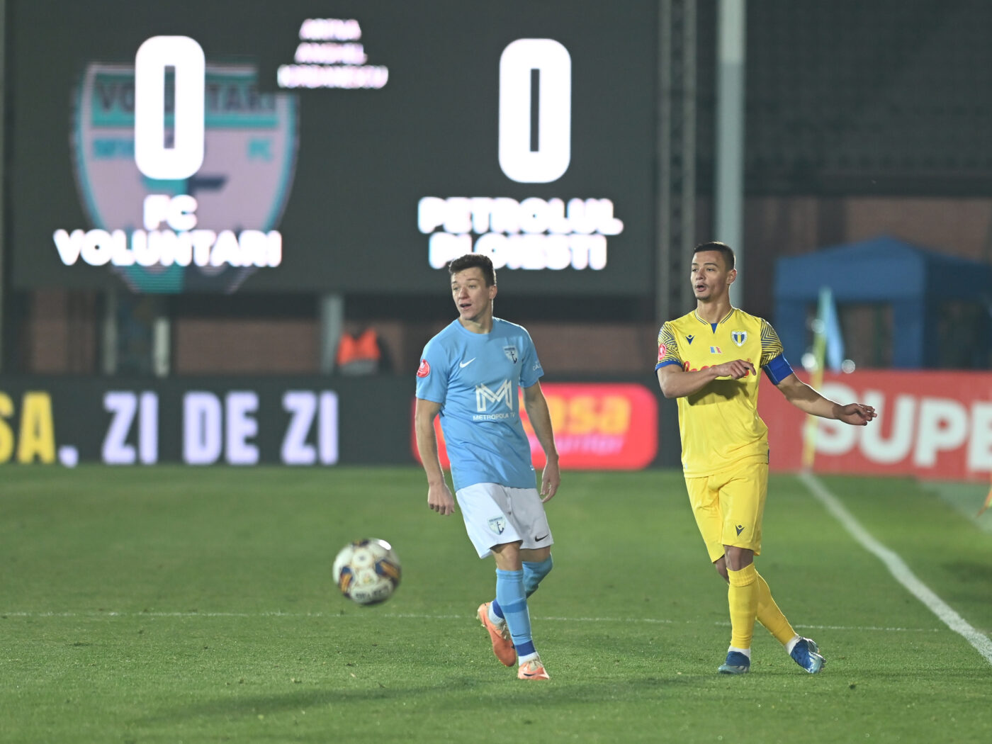 Petrolul – FC Voluntari, ora 17:30, Live Video Online în etapa a 3-a a play-out-ului din Superliga. Cele două formații sunt vecine de clasament deasupra zonei roșii. Echipele de start