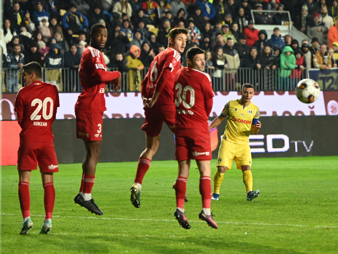 Petrolul Ploiești – FC Botoșani 1-2, în a 7-a etapă a play-out-ului din Superliga. Moldovenii câștigă trei puncte de aur pe „Ilie Oană” și reușesc să iasă din zona roșie a clasamentului