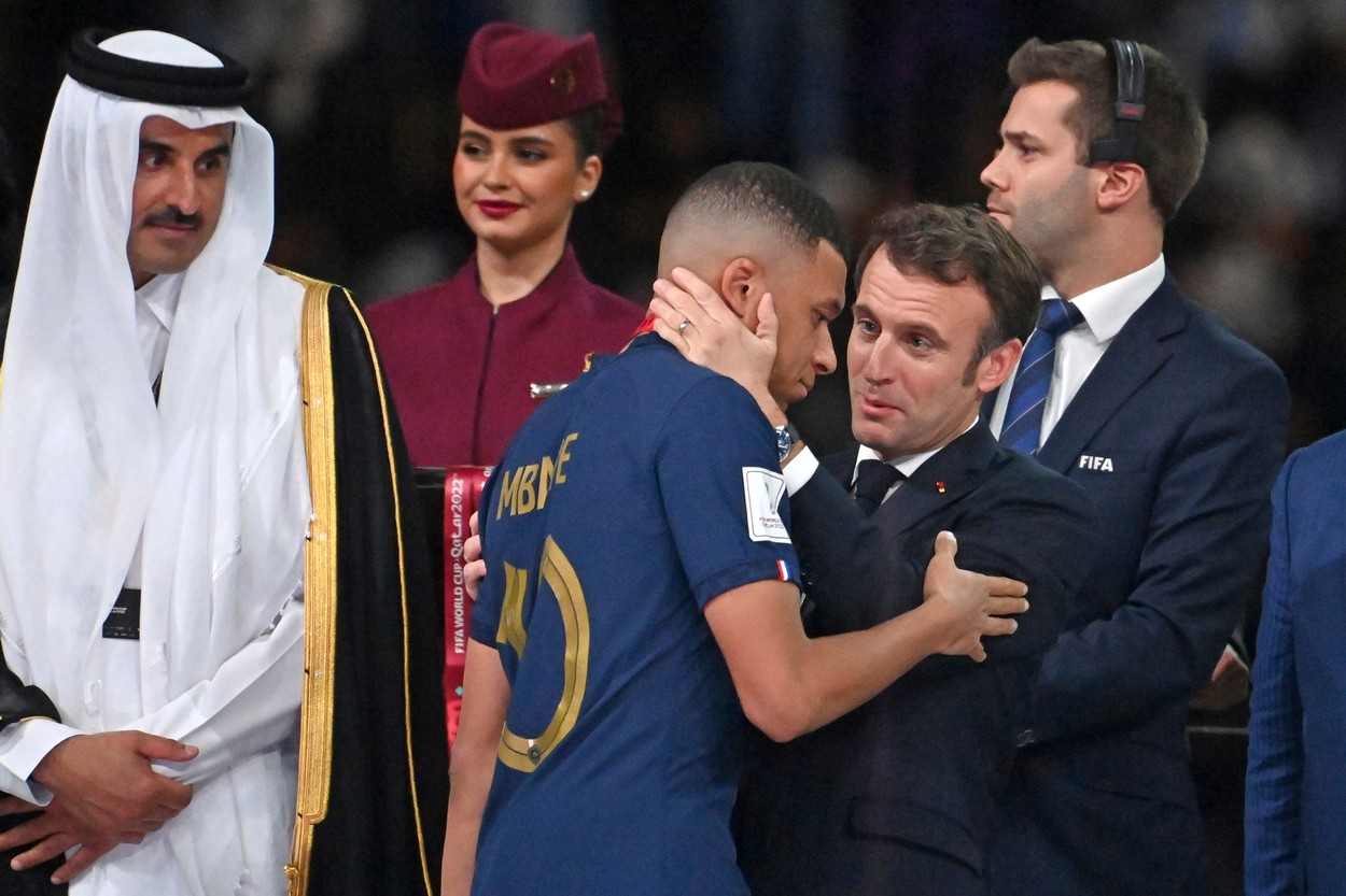 Președintele Emmanuel Macron a dezvăluit că francezul Kylian Mbappe a semnat cu Real Madrid! Ce mesaj i-a dat lui Florentino Perez