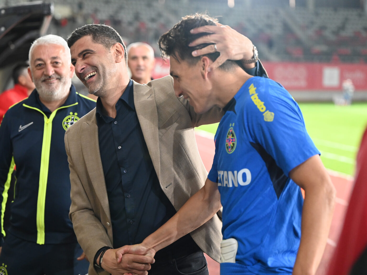 Prima ofertă pe care o primește Dani Coman după ce a demisionat de la Hermannstadt. E vorba despre unul dintre cluburile de tradiție ale României: se întoarce „Robocop” la origini? „Mi-l doresc în funcția de președinte”. EXCLUSIV