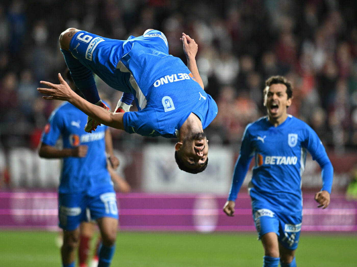 Centenar, necentenar, Rapid e mai mult marfar! Echipa lui Dan Șucu spune adio cupelor europene. Cronică de Gabriel Berceanu la Rapid – Universitatea Craiova 1-2