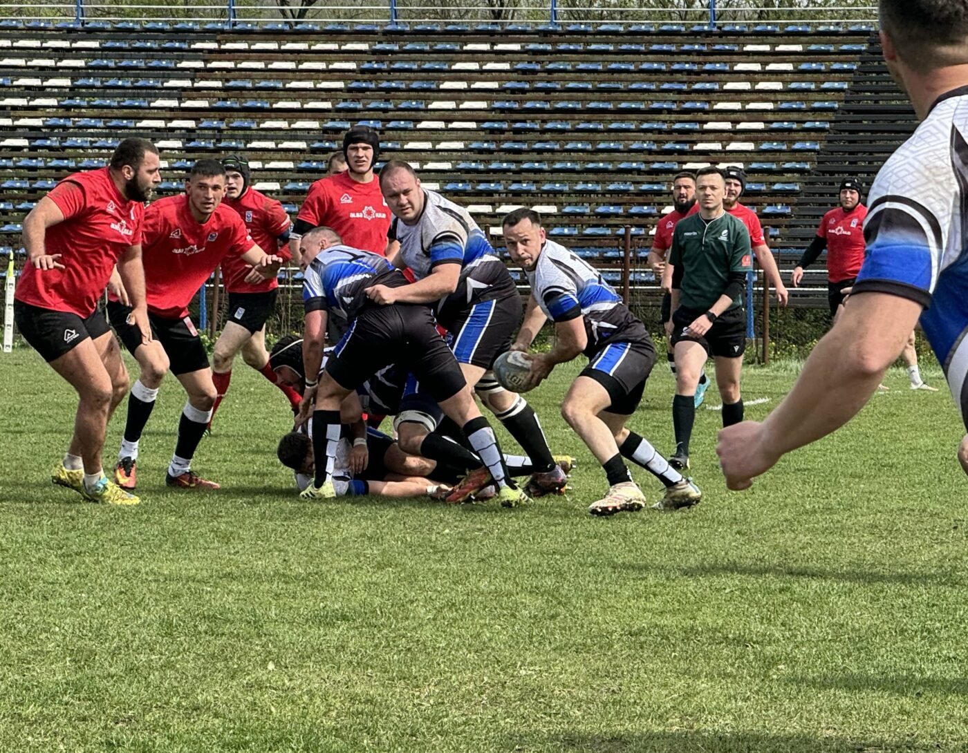 Recital între buturi! Rugbiștii ieșeni au făcut spectacol în prima etapă a sezonului din DNS, învingând Alba Iulia cu 76-5