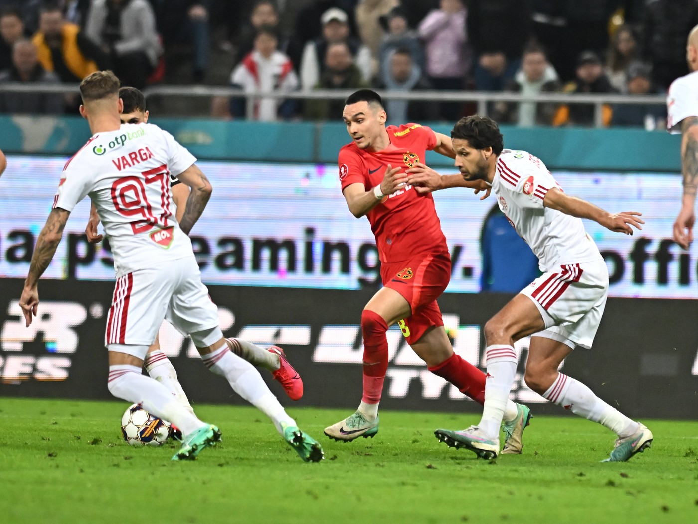 A început curățenia de vară în Superliga: șapte jucători dați afară dintr-un foc de o echipă din play-off!