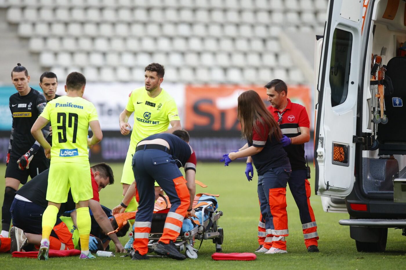 Verdictul medicilor pentru Luca Mihai este crunt, după Dinamo – Poli Iași 1-0! Nu aude cu urechea unde a fost lovit și primul diagnostic e dur