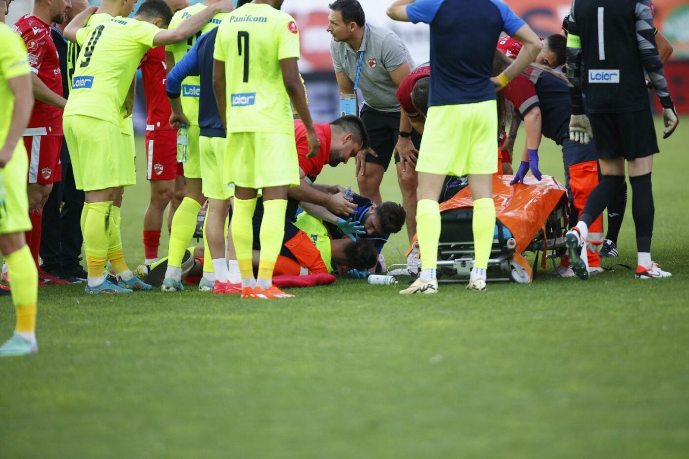 Verdictul specialistului Marius Avram la cea mai controversată fază din Dinamo – Poli Iași! Trebuia să dea cartonaș roșu Ovidiu Hațegan la intrarea lui Homawoo la Luca Mihai? „Asta era decizia corectă!”. EXCLUSIV