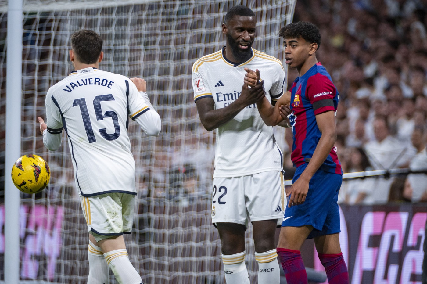 Verdictul specialistului în arbitraj al ziarului Marca în cele două faze controversate din Real Madrid – FC Barcelona! Xavi a izbucnit la deciziile arbitrului: a contestat penalty-ul și a cerut gol