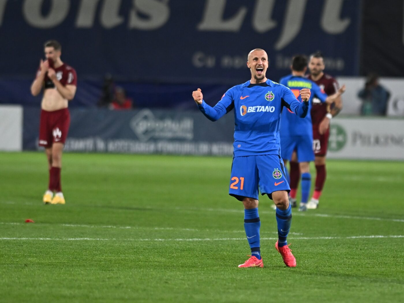 Vlad Chiricheș dă un verdict clar în comparația cu Radu Drăgușin. Ce avea în plus față de tânărul fundaș în momentul când a semnat el cu Tottenham și de ce îi e mult mai greu actualului apărător al lui Spurs