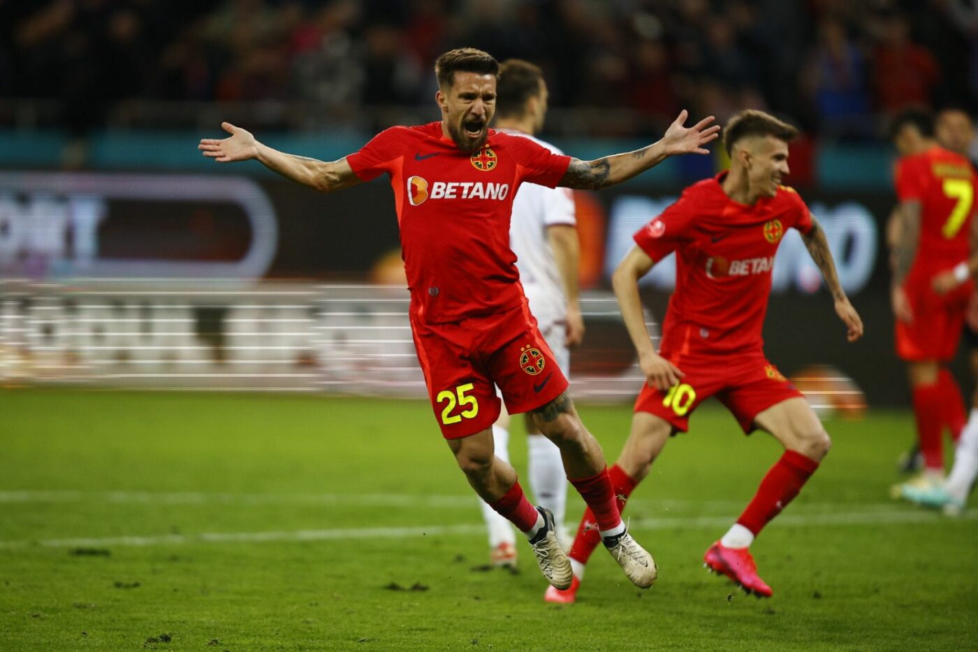 FCSB – Rapid București 2-2, în a 5-a etapă a play-off-ului din Superligă. Spectacol total pe Arena Națională! Echipa lui Gigi Becali a pus o mână pe titlu!