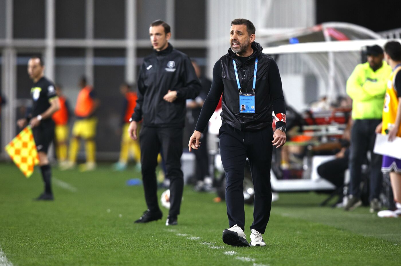 Tensiune la Dinamo! Remiza cu Voluntari a dinamitat vestiarul. Reproșuri din partea românilor la adresa lui Kopic. Tehnicianul croat și jucătorii străini au fost înfruntați. Ședință de urgență la Săftica! EXCLUSIV