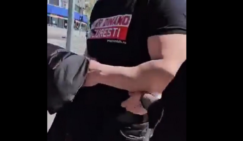 E război în Moldova: fanul lui Dinamo, agresat de ultrașii Oțelului! Ce i-au făcut când l-au văzut cu tricoul „câinilor” pe stradă