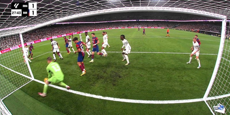 A fost sau nu gol la faza care a aruncat în aer meciul Real Madrid – FC Barcelona 3-2? O televiziune a folosit tehnologia şi a dat verdictul final