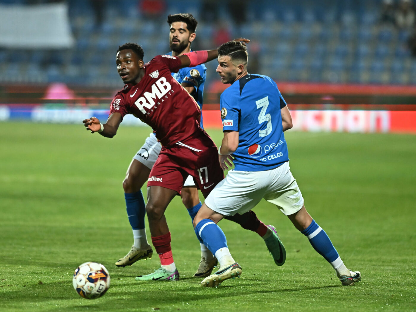 CFR Cluj – Farul 5-1 și Universitatea Craiova – Sepsi 3-2, în ultima etapă din play-off. Dan Petrescu, șah-mat la Rege și ardelenii se răzbună după umilința de la Ovidiu! Oltenii merg la baraj după o victorie de orgoliu!