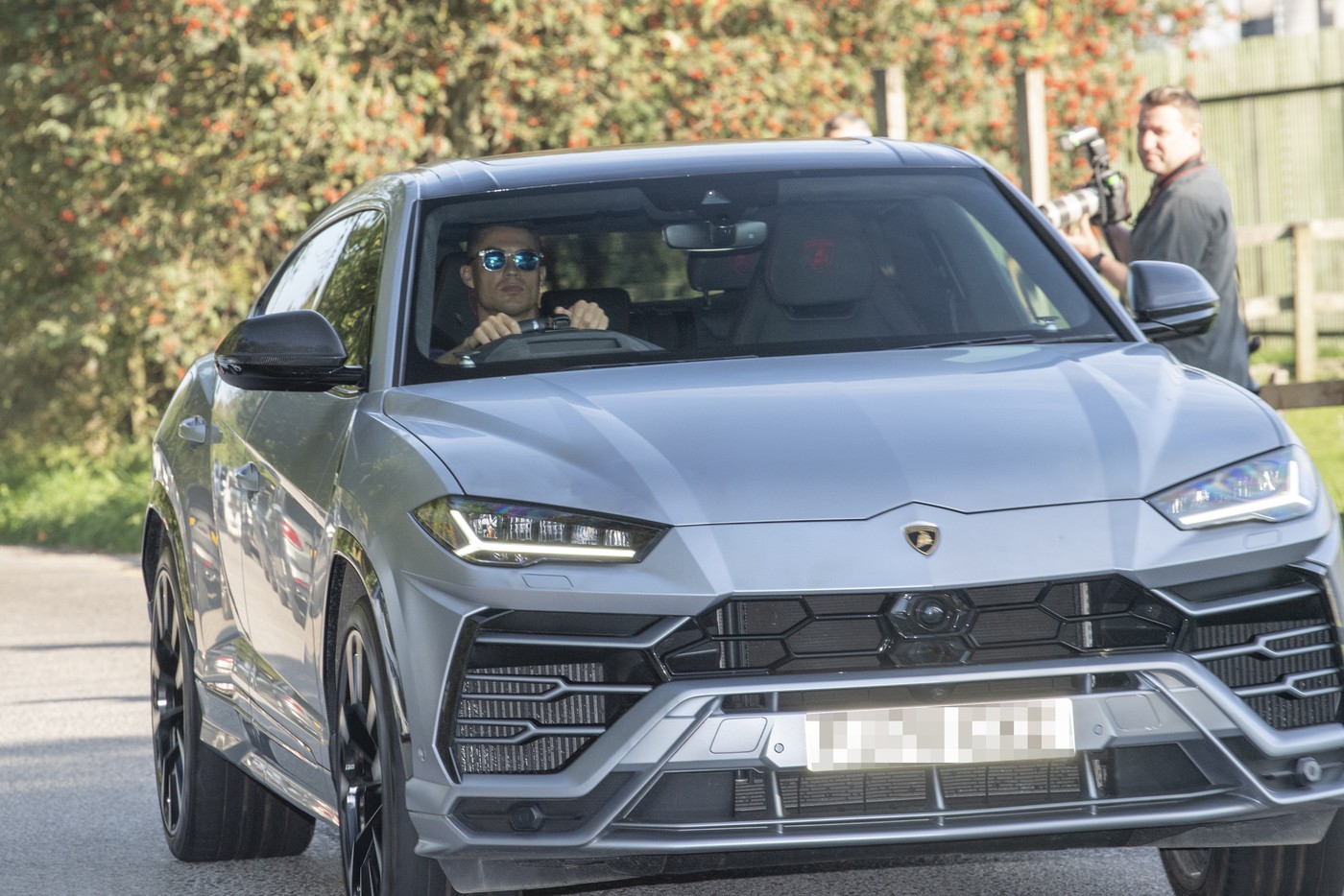 Cel mai tare Lamborghini îl are pe Cristiano Ronaldo pe capotă! Cine e celebrul proprietar: nu știa nimic despre mașini și s-a dus cu 464.000 de euro la un dealer auto