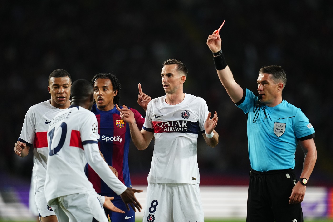 „E o ruşine! Scandal de proporții monumentale!”. Ziarele catalane au explodat împotriva lui Kovacs, după o altă fază controversată din Barcelona – PSG: nu a dat un penalty clar gazdelor!