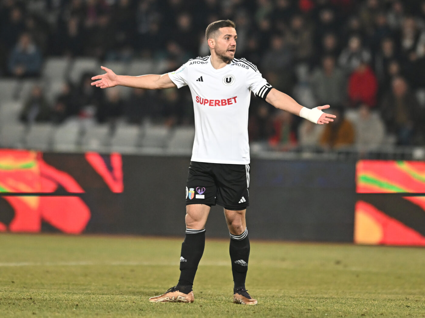 Alex Chipciu și-a făcut praf colegii cu experiență, după Universitatea Craiova – U Cluj, și a vorbit și despre transferul la FCSB! „Aveam mașina pregătită”
