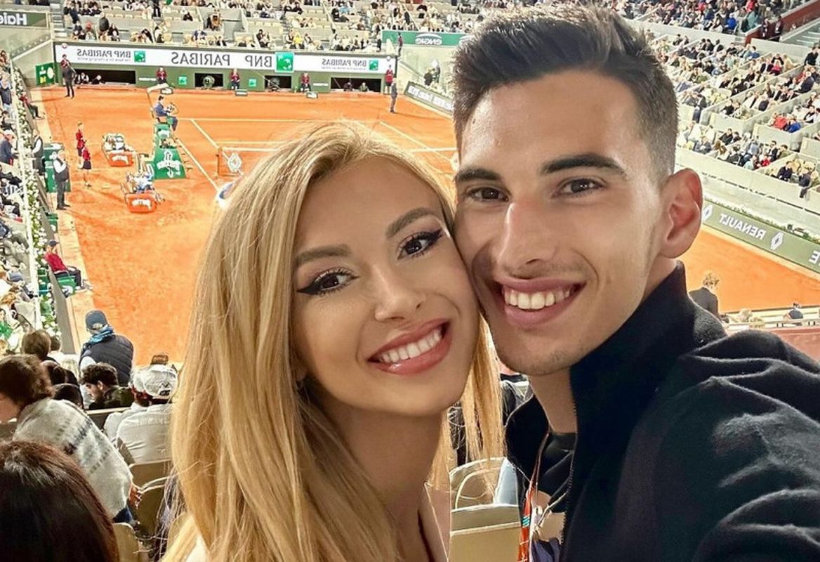 Andreea Bălan a fugit la Paris pentru Victor Cornea și le-a arătat tuturor unde a început iubirea lor! „Dați swipe”. GALERIE FOTO