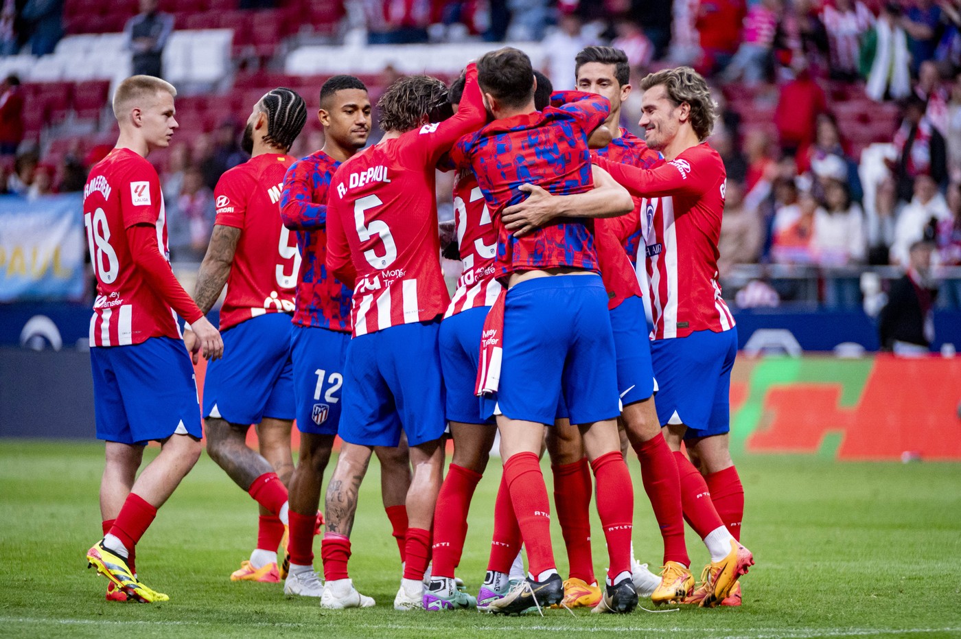 Atletico Madrid e gata să dea lovitura cu transferul lui şi să betoneze defensiva! Ar putea fi o veste extraordinară pentru Horațiu Moldovan, dacă Jan Oblak e vândut şi românul devine titular