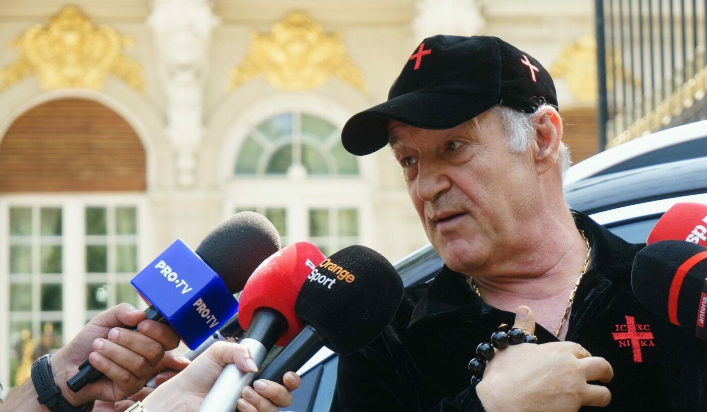 Au intrat peste Gigi Becali la Palat și au fost aproape să ia 500.000 de euro de la miliardar! „Se cunoștea cu unul dintre preoți și a zis să vină aici”