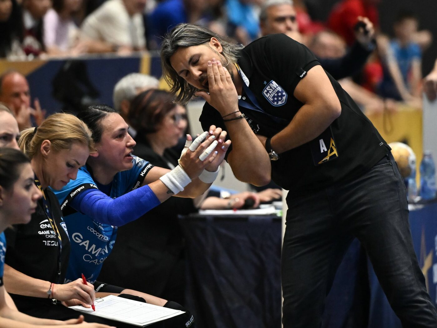 CSM București, reacție oficială halucinantă, după eliminarea din Liga Campionilor! Va fi dat afară Adi Vasile? Începe o revoluție în lotul plin de handbaliste blazate? Răspunsurile aiuritoare pe care clubul le-a oferit