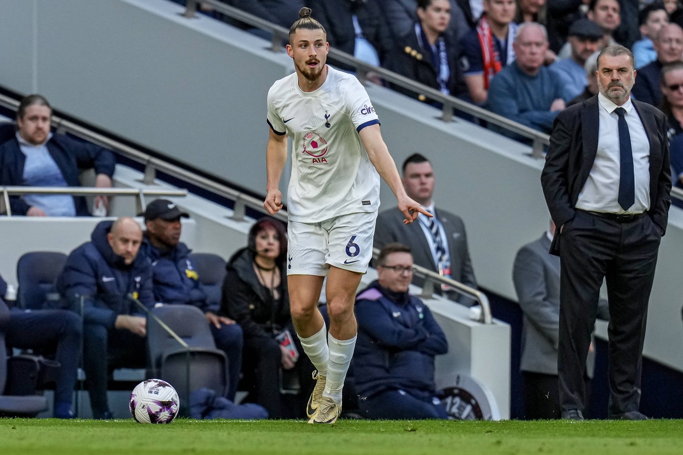 Cât îl mai ignoră Ange Postecoglou pe Radu Drăgușin? Notele pe care le-au luat Romero și Van de Ven, după Liverpool – Tottenham 4-2, un nou meci dezastruos pentru defensiva lui Spurs