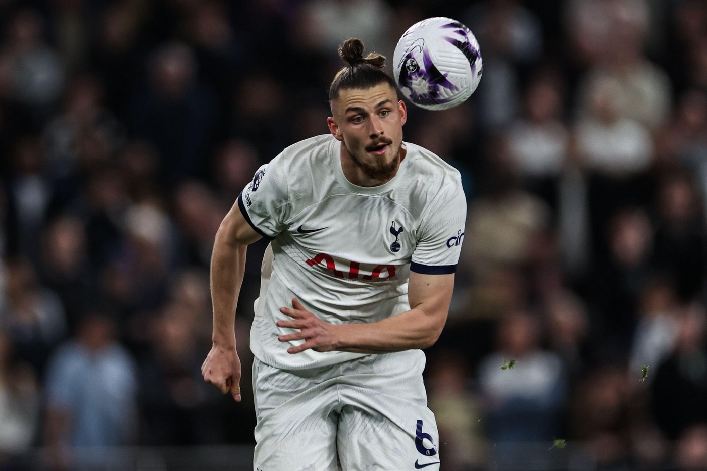 Ce notă a primit Radu Drăguşin pentru prestația din meciul Sheffield United – Tottenham 0-3!
