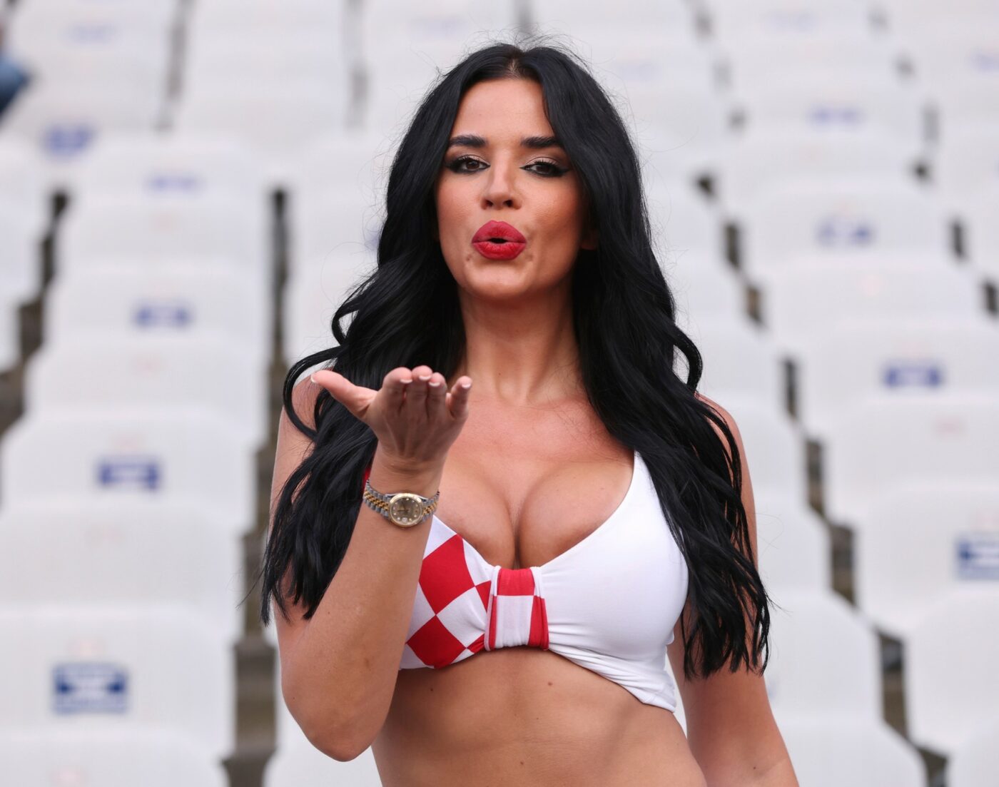Cea mai frumoasă femeie de la Mondial s-a lăsat pozată de un vlogger român! Ivana Knoll, apariție hot. GALERIE FOTO