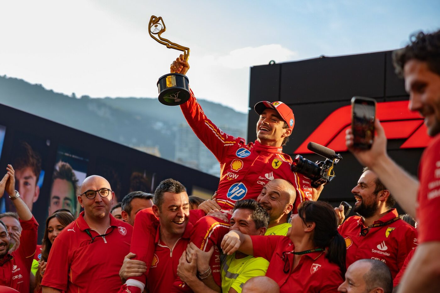 Charles Leclerc a reușit o victorie memorabilă în Formula 1, chiar la Monte Carlo! Imagini inedite de la triumful pilotului