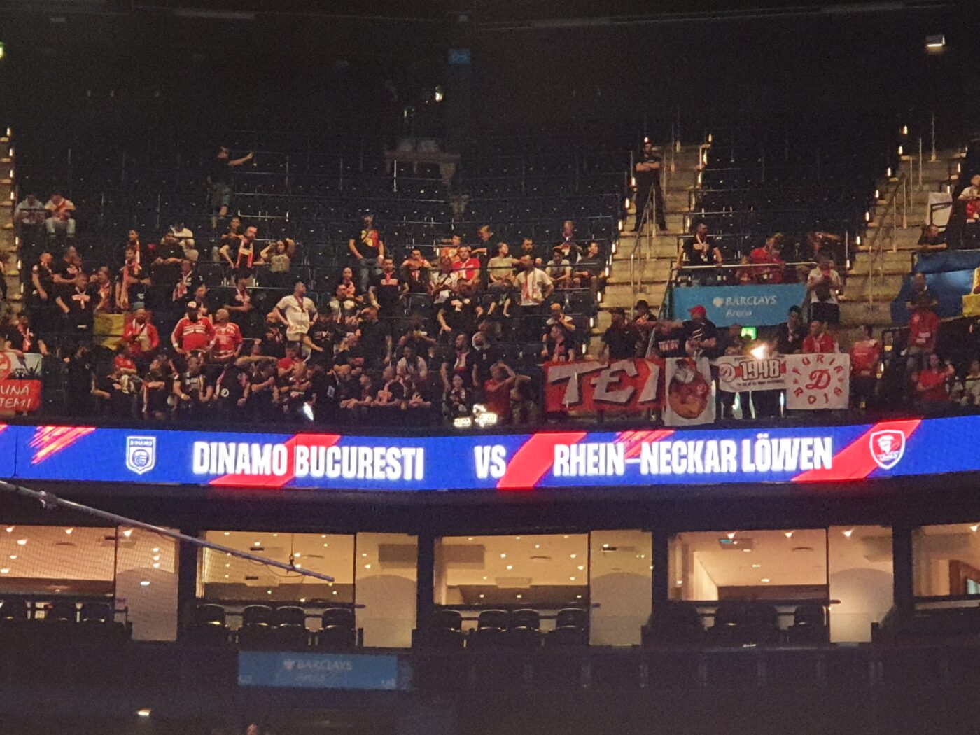 Corespondență de la Hamburg: Dinamo luptă ACUM pentru medalia de bronz în European League! „Câinii” fac spectacol în tribune, „dulăii” marchează pe bandă rulantă
