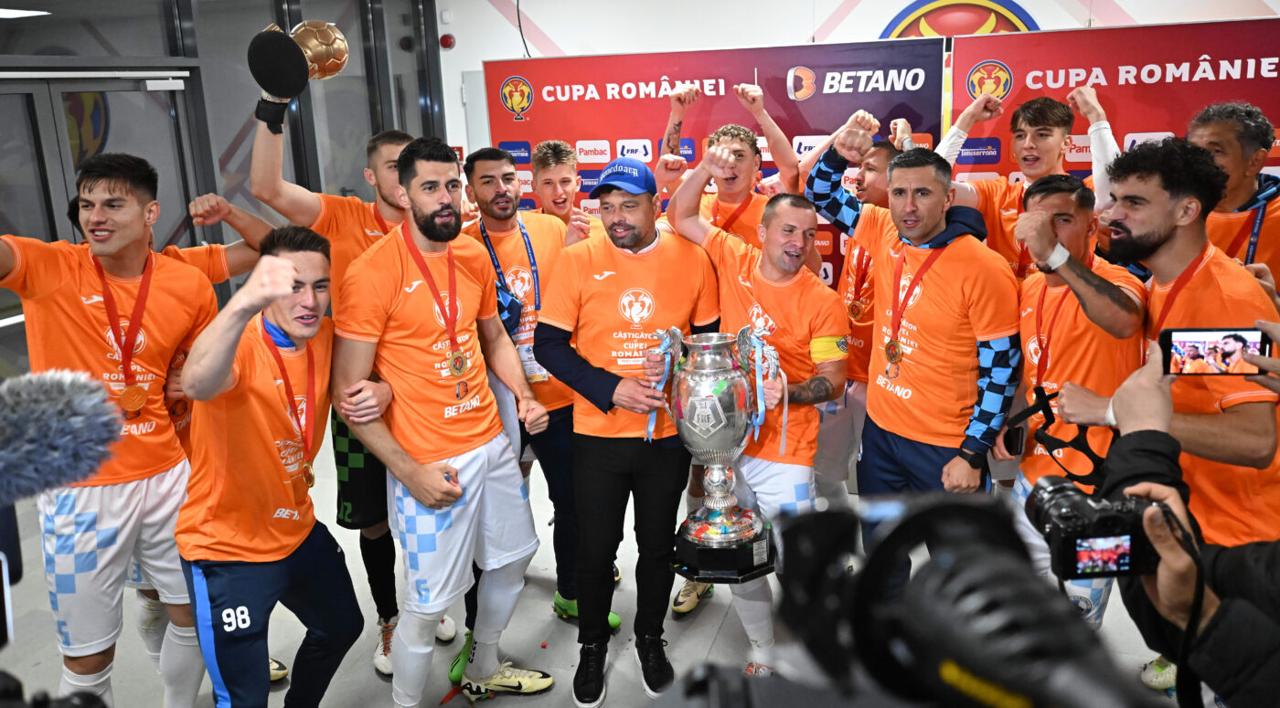 Corvinul Hunedoara o învață pe CSA Steaua cum poate deveni club privat și promova în Superliga! Explicația oferită de primarul Dan Bobouțanu. VIDEO
