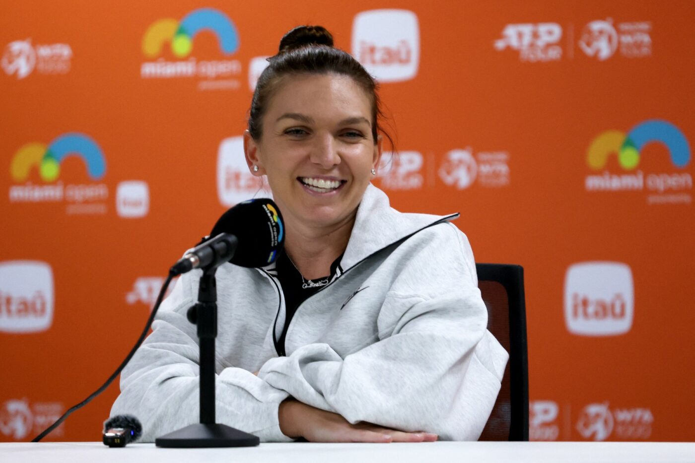 Cum s-a lăsat pozată Simona Halep de Paște, la câteva ore după ce a lăsat să se înțeleagă că are un nou iubit! Radiază de fericire și pare o femeie care redescoperă dragostea. GALERIE FOTO