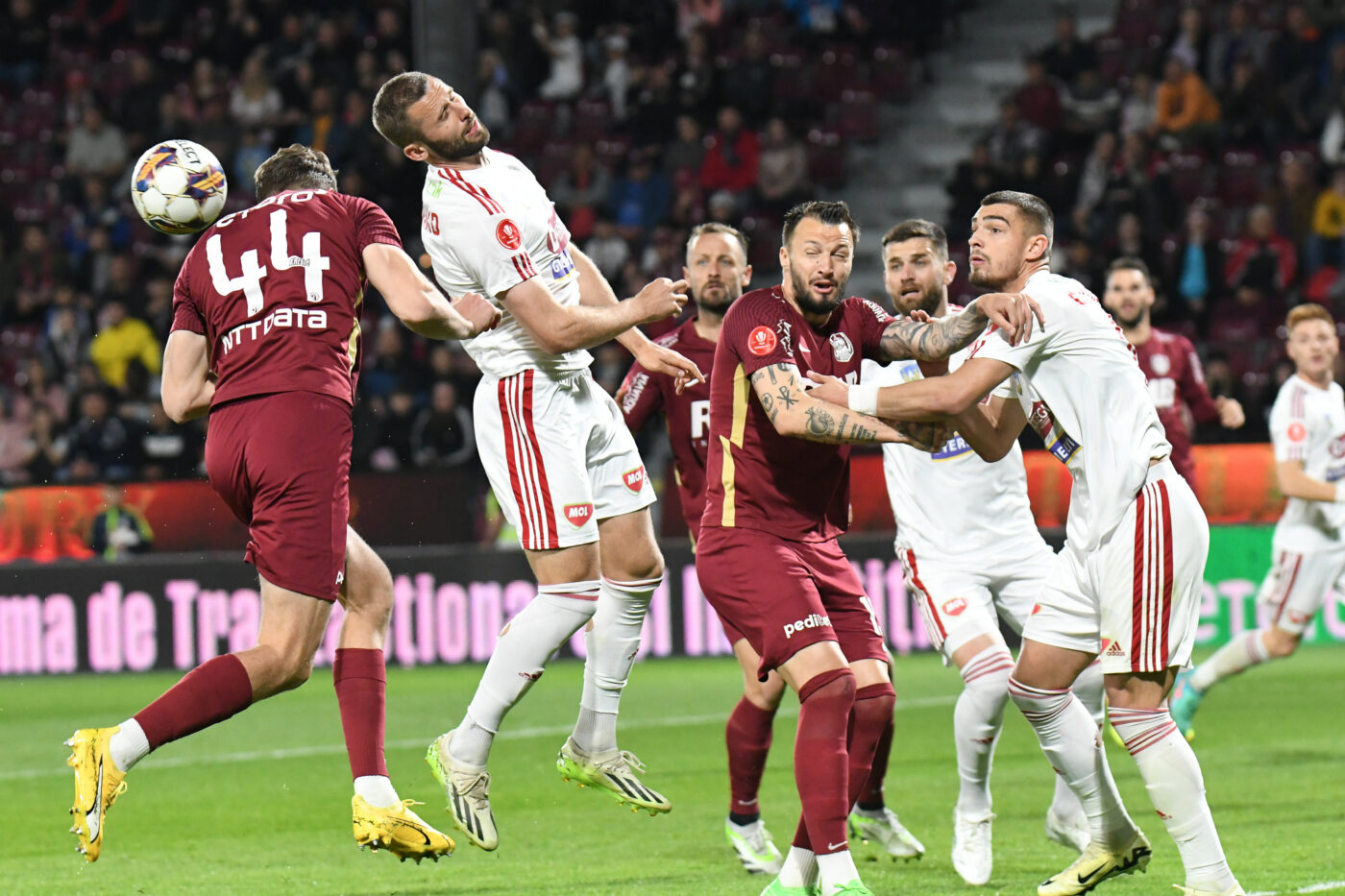 Dan Petrescu face primul transfer bombă la CFR Cluj şi îi dă o lovitură cruntă lui Gigi Becali! Tancul slovac este atacantul ales de Nelu Varga pentru titlu