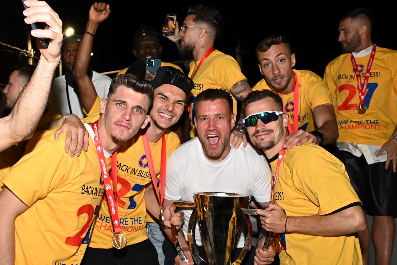 Darius Olaru și declarația serii, direct din autocarul decapotabil care i-a plimbat pe fotbaliștii FCSB prin București!