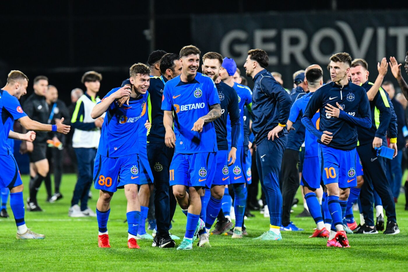 Doar călugării lui Gigi Becali au mai stârnit atâta vâlvă la meciul FCSB – CFR Cluj! Apariția rară care a atras privirile fanilor ca un magnet