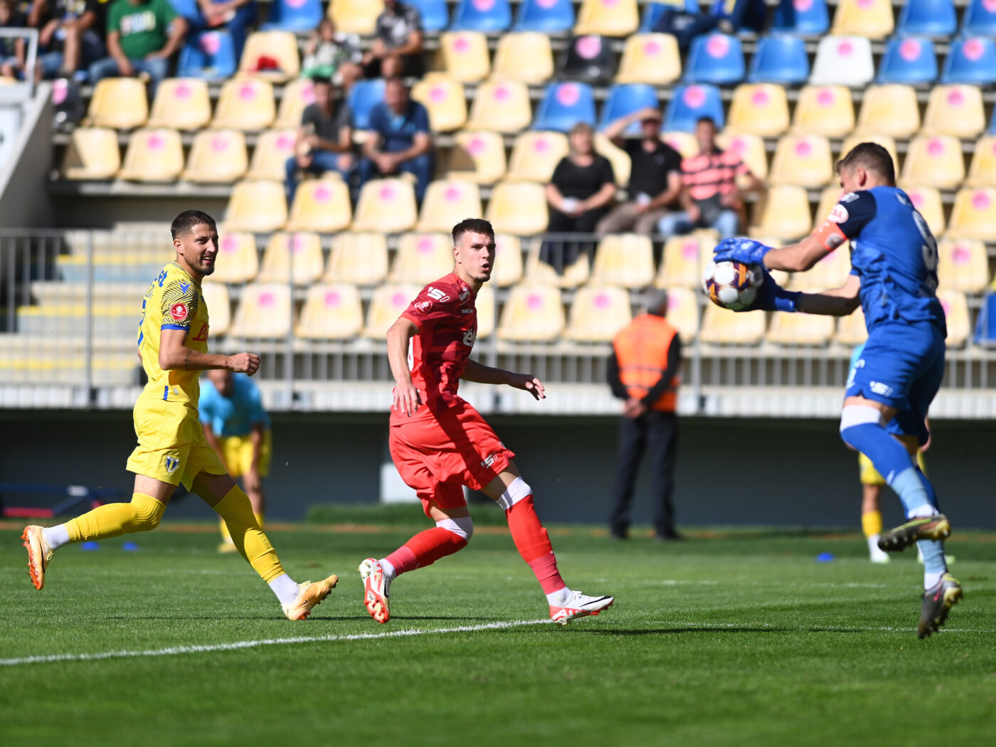 Echipa din Superliga a renunțat la internaționalul român! E dorit tot în prima ligă și aproape că s-a decis: „Cred că știu deja unde voi fi”. EXCLUSIV