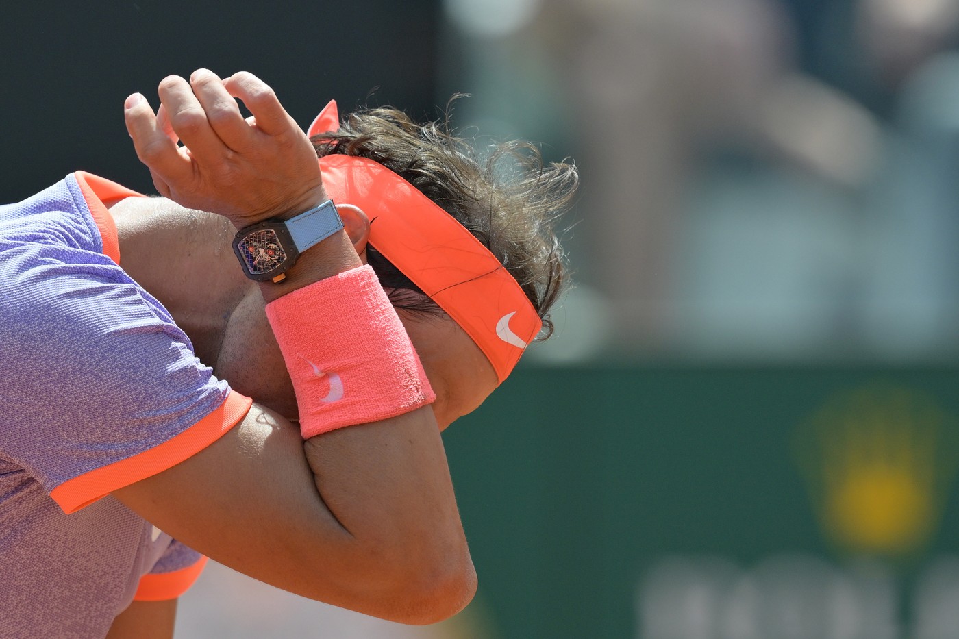 El e al doilea om de pe planetă care reușește să îi învingă pe Rafa Nadal, pe zgură, și pe Roger Federer, pe iarbă, fără set pierdut!