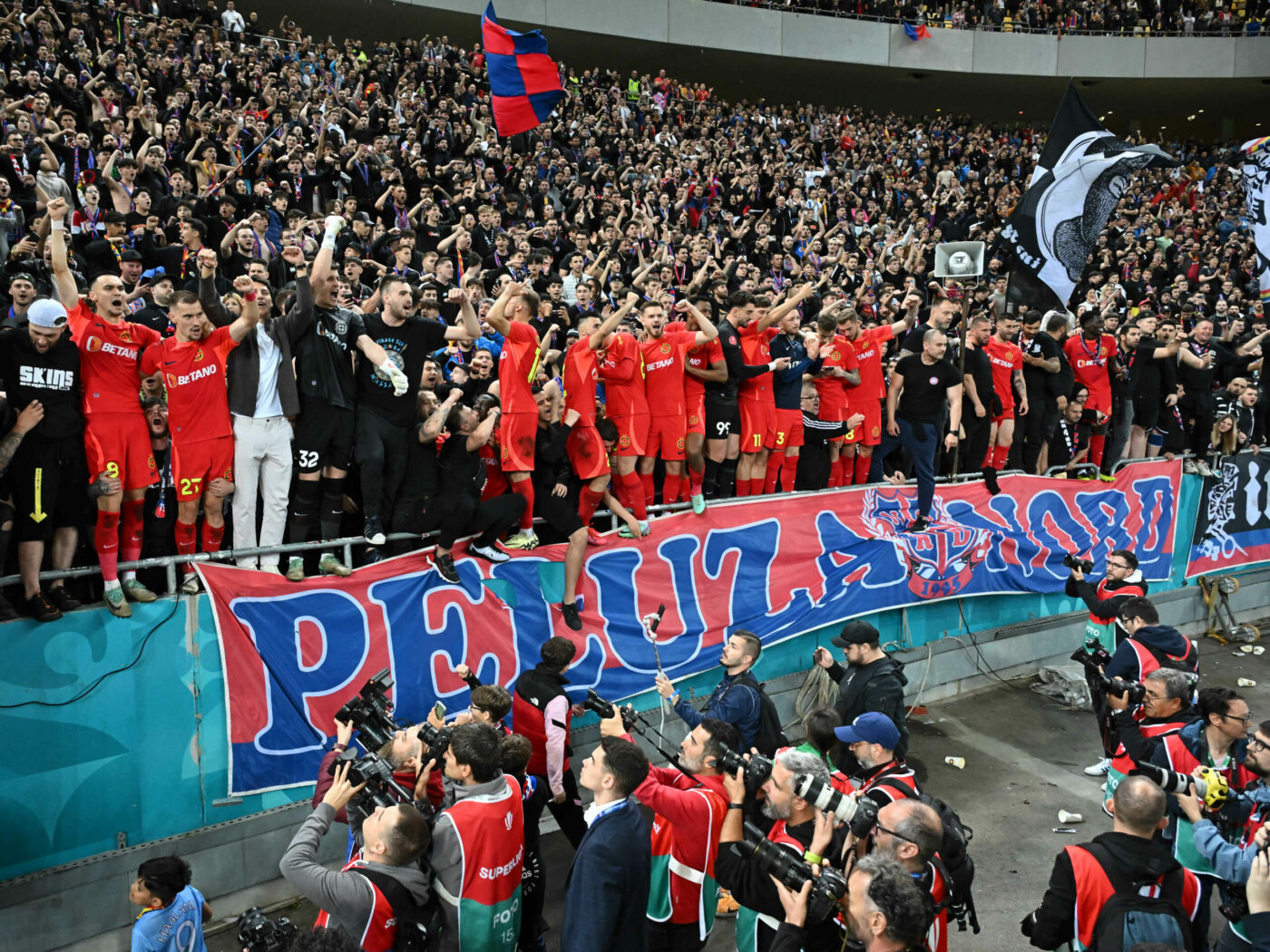 FCSB doboară recordul de spectactori din Superliga la derby-ul cu CFR Cluj!
