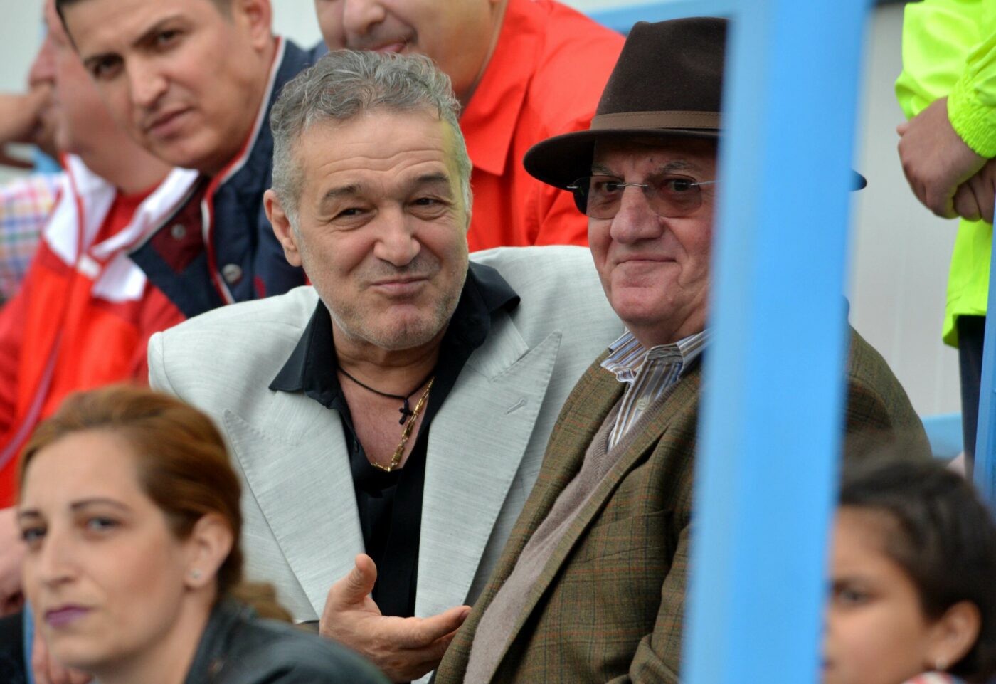 Ce se mai întâmplă cu milionarul român falit, pe care Gigi Becali și Dumitru Dragomir au refuzat să-l ajute cu bani, pentru că în tinerețe și-ar fi cheltuit averea pe vicii! Chemat în SUA de fosta nevastă și de fiica lui, fostul afacerist preferă să rămână în azilul „de lux” din România
