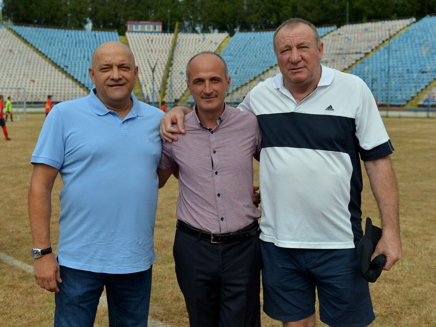 Florin Talpan și coletul de 5 kilograme, care l-a costat 780 de lei, cu care vrea să-l distrugă definitiv pe Gigi Becali!