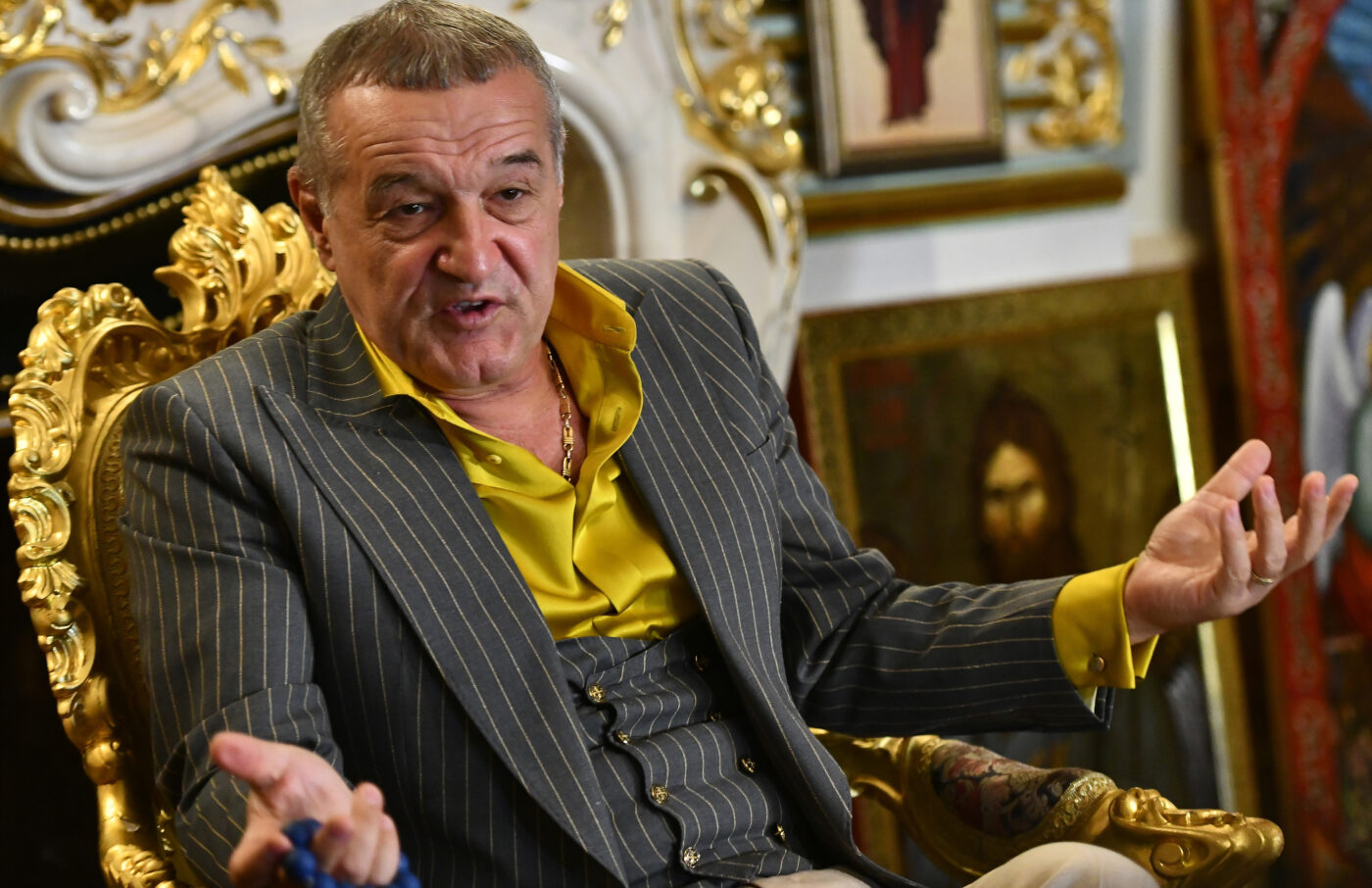 Florinel Coman semnează cu arabii, care vin la București să închidă transferul, iar Gigi Becali și-a anunțat decizia la finalul meciului Universitatea Craiova – FCSB 2-0! Șeicii bagă cele 5.000.000 de euro în conturile miliardarului din Pipera și iau fotbalistul: „Așa le-am zis”