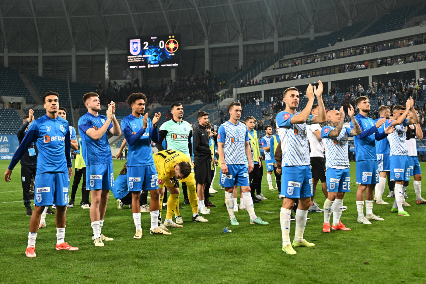 Fotbalistul cu Supercupa României în palmares se pregătește de plecarea de la Universitatea Craiova! Mihai Rotaru i-a ales deja înlocuitorul. EXCLUSIV