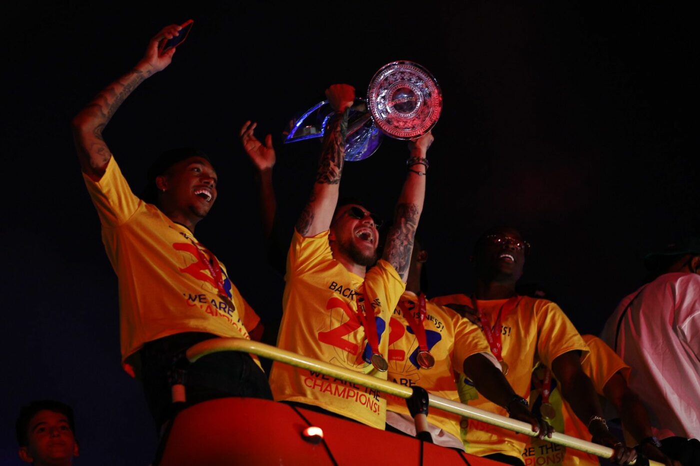 Imagini fabuloase cu jucătorii FCSB pe autocarul decapotabil! Ce au scandat pentru rivalii din Giulești