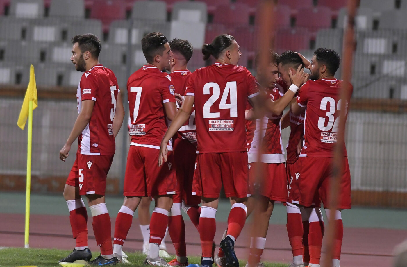 Jucătorul pregătit de Mircea Rednic și de Zeljko Kopic prefațează Dinamo vs UTA. „Nu are cu ce să te mai motiveze antrenorul la o astfel de partidă”. Adevărul despre prima retrogradare a „câinilor” din istorie: „I-am subestimat pe cei de la „U”, i-am luat de sus și ne-a costat”. INTERVIU