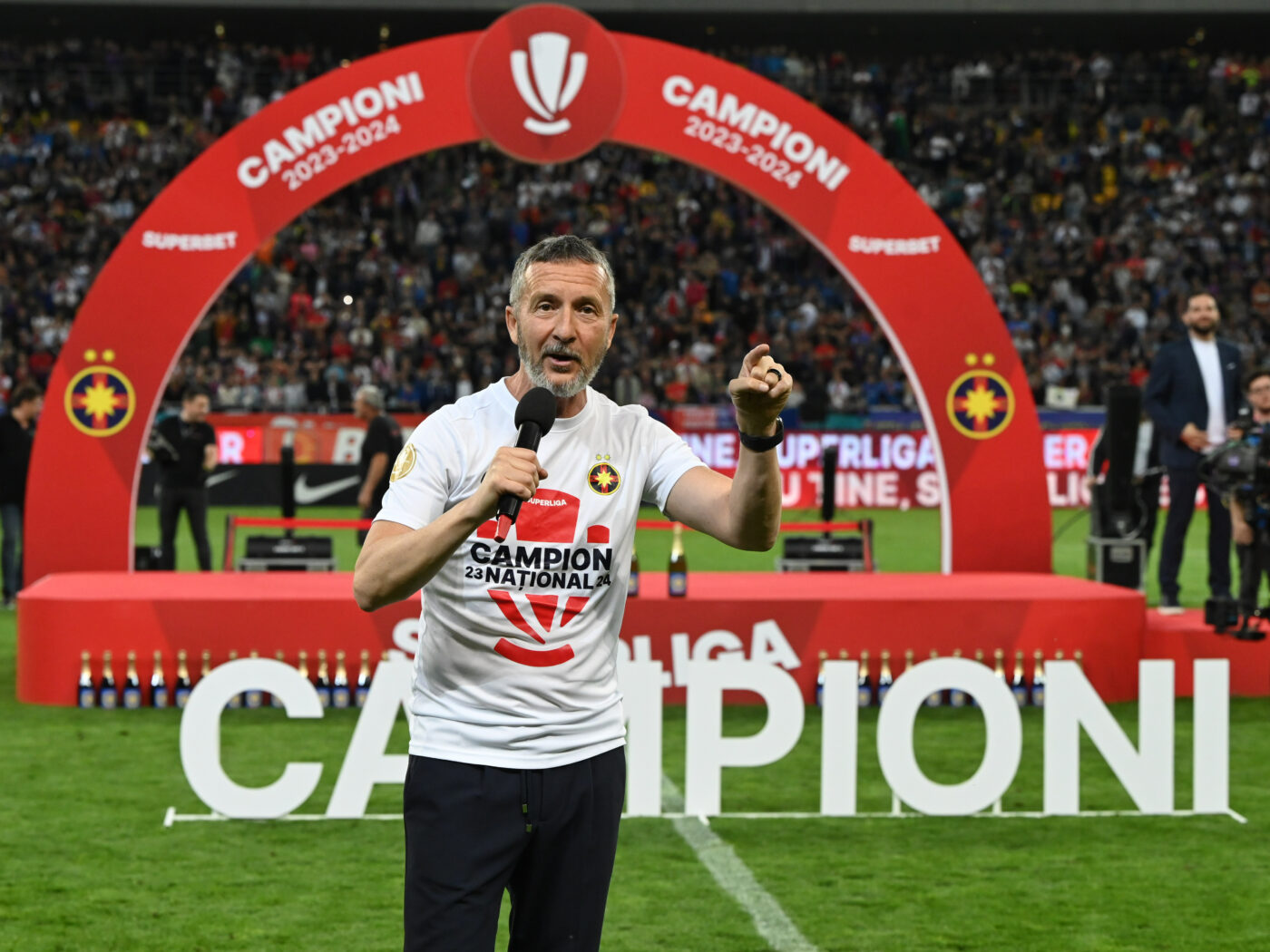 Cum a apărut Meme Stoica în direct, la TV, în ziua în care Dinamo a scăpat de retrogradarea directă din Superliga! „Dacă mă enervez, dau jos și sacoul”