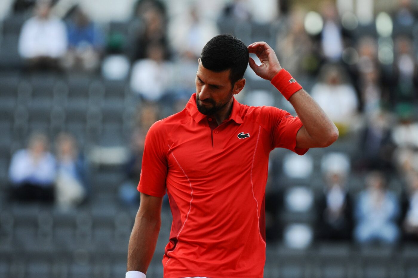 Novak Djokovic rupe tăcerea după ce a primit o sticlă în cap! Care e starea lui de sănătate